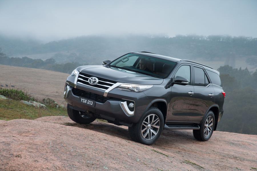  Toyota Fortuner Crusade (AN160) 2015 года  (AU) (фото 4 из 37)